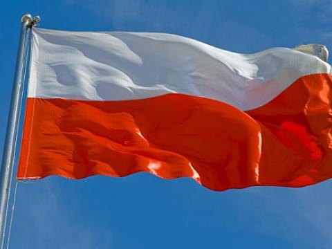 DZIEŃ FLAGI RZECZYPOSPOLITEJ POLSKIEJ Dzień Flagi Rzeczypospolitej to święto państwowe obchodzone 2 maja skupiające uwagę na symbolach państwowości polskiej, a w szczególności na Fladze RP. Jest to święto stosunkowo młode, bo obchodzone w Polsce dopiero o