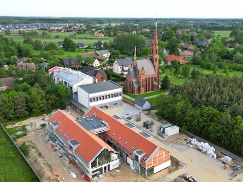 Postęp prac na rozbudowie szkoły w Chrząstawie Wielkiej.