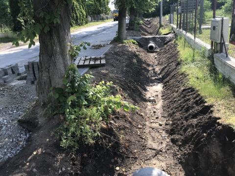 Postęp robót na budowie chodnika w Wojnowicach