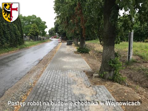 Postęp robót na budowie chodnika w Wojnowicach