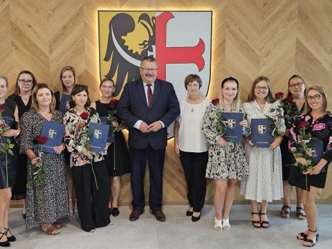 Nauczyciele z awansem. Wójt Gminy Czernica wręczył akty mianowania