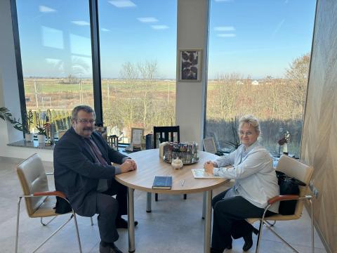 Weekend + kawa = idealny moment, żeby nadrobić gminne wieści