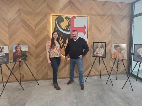 Uwaga - tajemnicze kobiety pojawiły się w naszym urzędzie!