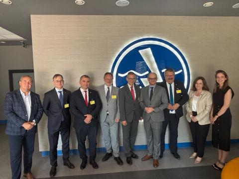 Wizyta delegacji unijnej w oddziale PIT-RADWAR w Czernicy