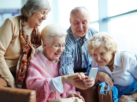 Seniorze – nie daj się oszukać w sieci!